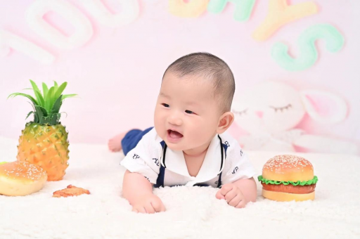 神木宝宝在妈妈肚子里